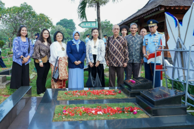 Koops Udara I Peringati HUT Ke-78 TNI AU dengan Gelar Upacara Ziarah Rombongan di Taman Makam Tokoh Bangsa Karet Bivak