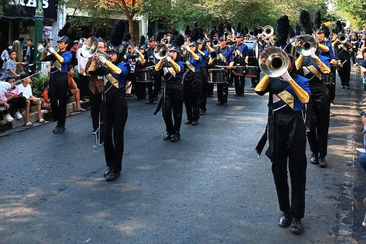 Marching Band Citra Derap Bahana Juara Street Parade Piala Raja HB X