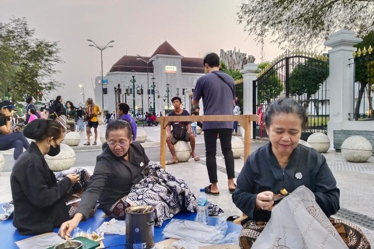  Pawai Gajah Mencanting Wujud Olifant School Ikut Melestarikan Batik