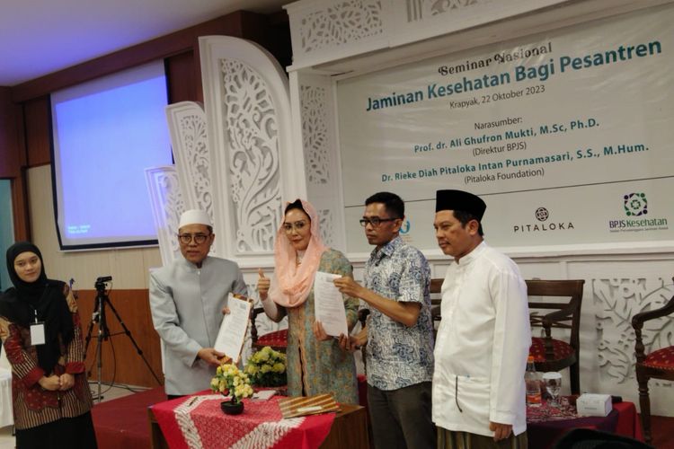 Rieke 'Oneng' Dyah Pitaloka Gagas Layanan Kesehatan di Pesantren