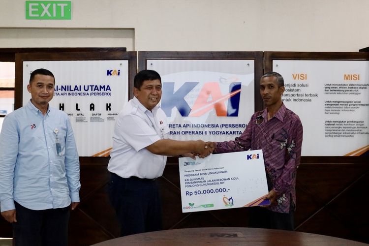 KAI Daop 6 Beri Bantuan Pembangunan Jalan dan Balai Padukuhan di Gunungkidul