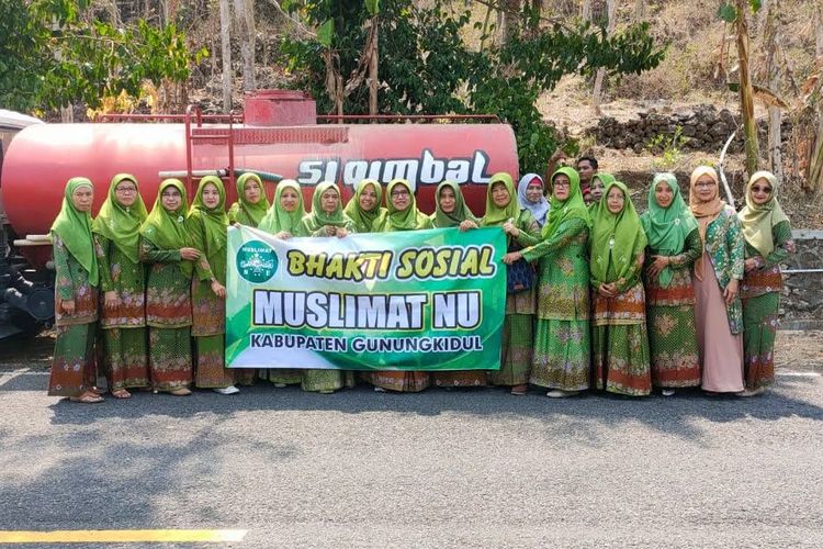 Muslimat NU Peduli Droping Air Bersih dan Kumpulkan Bantuan untuk Palestina