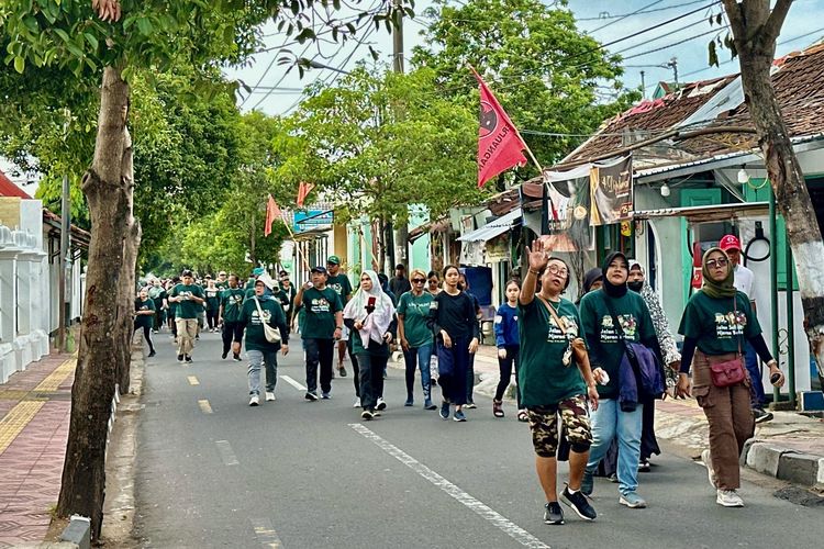 'Mangayubagya' 80 Tahun Sultan, Ratusan Warga Ikuti Jalan Sehat Njeron Beteng