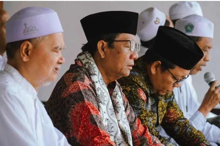 Pandangan Para Kiai Berbeda-beda terhadap Pilpres, Mahfud di Ponpes Salafiyah Hanya Minta Doa