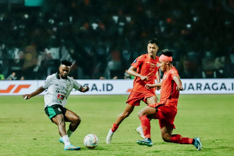 Gol Penalti Menit Akhir Persija Buyarkan Satu Poin PSS, Risto Vidakovic dan Vizcarra Ungkap Kekecewaan