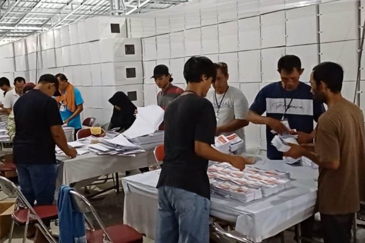 KPU Purworejo Sortir Lipat 3,1 Juta Surat Suara Libatkan 244 Orang, Optimis Selesai 10 Hari