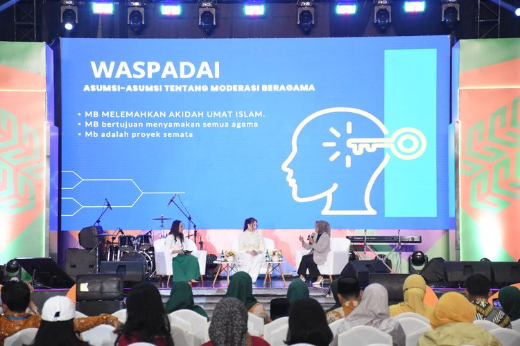 Mona Ratuliu dan Alwiyah Berbagi Tips  Parenting Moderasi Beragama