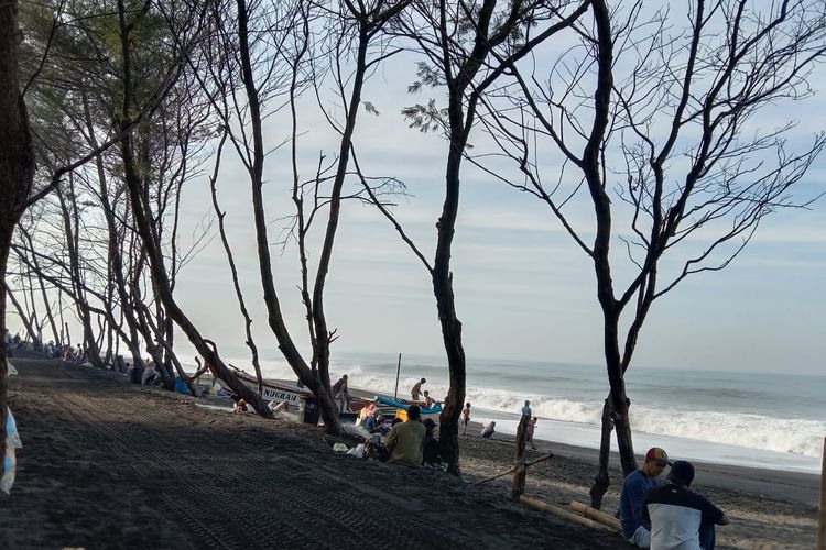  Menikmati Indahnya Sore di Pantai Baru Pesisir Bantul