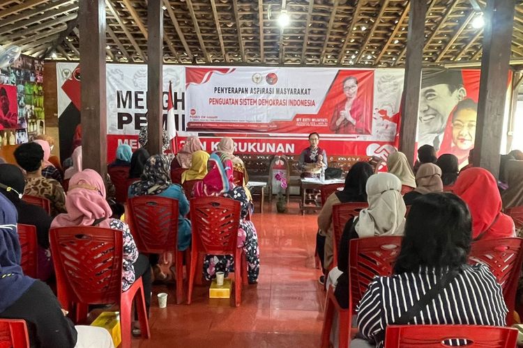 Esti Wijayati: Demokrasi untuk Mengentaskan Kaum yang Tidak Mampu