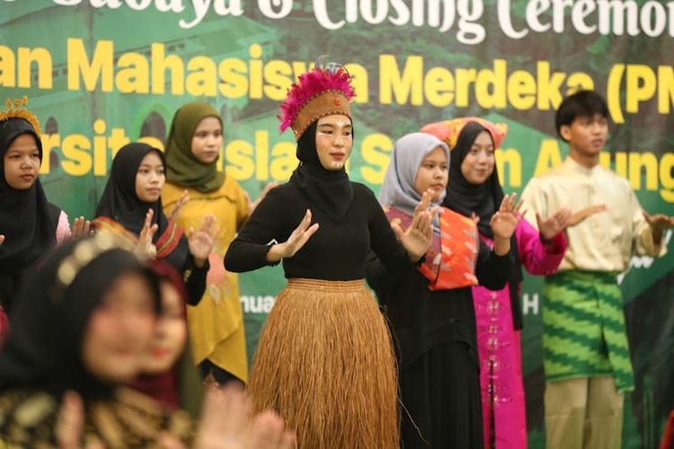 Unissula Tutup Program PMM Dengan Pentas Seni