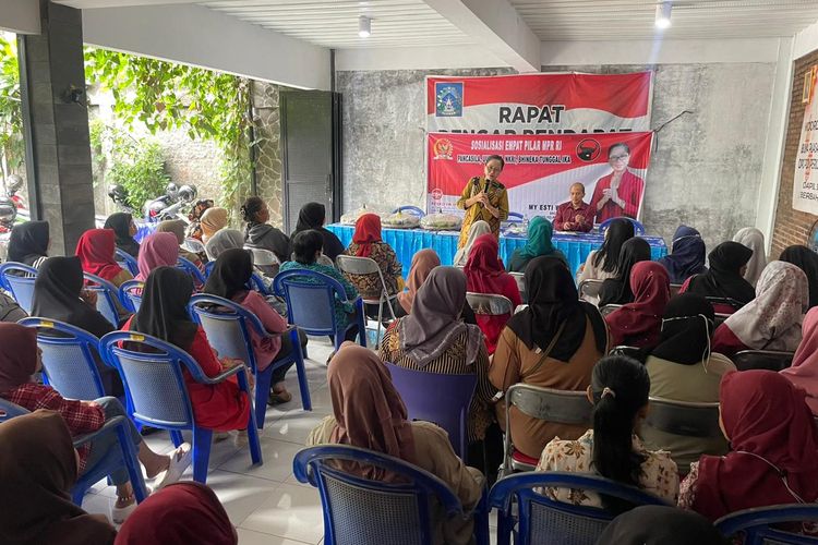    Esti Wijayati Pantau Terus Pelaksanaan Bantuan Sosial ke Warga yang Berhak di DIY