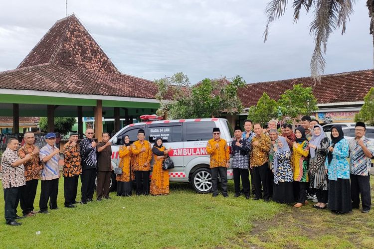 Guna Pelayanan Kesehatan, Andri Yunan Hibahkan 1 Unit Ambulans untuk Masyarakat Kalurahan Sumbersari