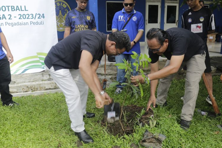LIB dan Pegadaian Tanam Pohon Bareng Suporter PSIM Jelang Pertandingan Lawan Semen Padang