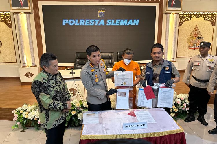Polisi Ungkap Cara Dokter Gadungan PSS Diagnosa Pemain Cidera : Andalkan Google