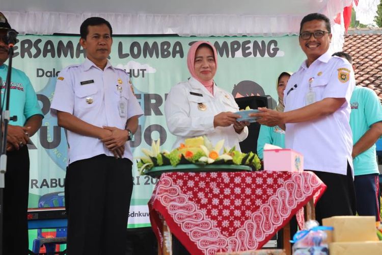  Hadiri HUT Ke-133 SDN Kuwojo Dadirejo, Bupati Tegaskan Pentingnya Pendidikan