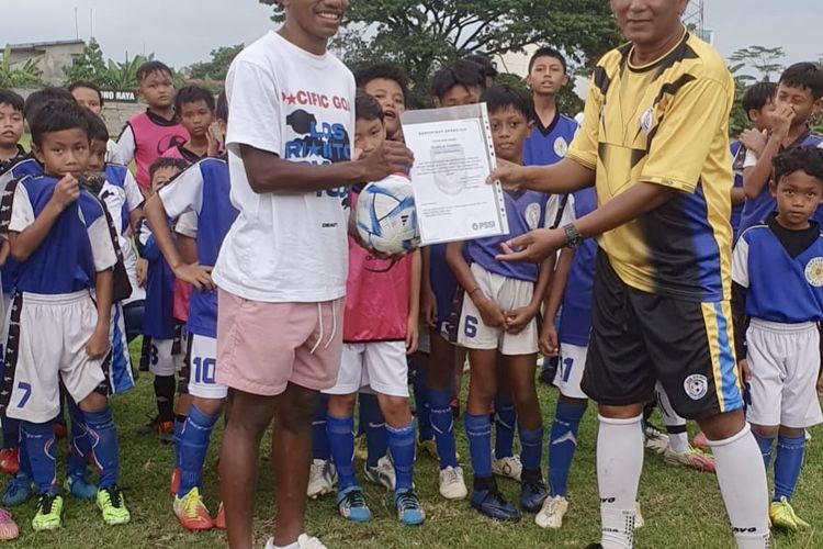 SSB Gama Jogja Dapat Bola dari Ketum PSSI, Diserahkan Alumni yang Kini Main di Barito Putera