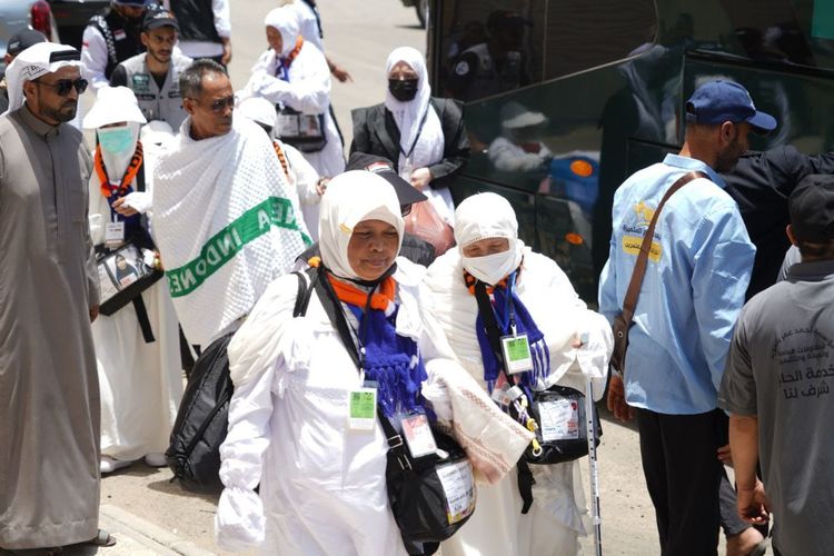 Jemaah Haji Indonesia Diminta Hormat Budaya Setempat, Termasuk Tidak Bersendawa Sembarang Tempat