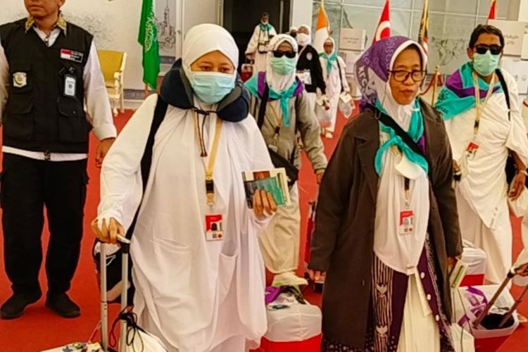 Sempat Tertunda Karena Delay Pesawat, Sebagian Besar Jemaah Haji DIY Tiba Mekkah, Pimpinan Kloter Ungkap Rasa Syukur