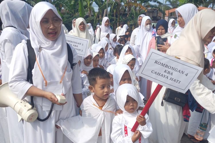 Manasik Haji PCA Pandak Timur Diikuti Ratusan Murid TK/PAUD Aisyiyah