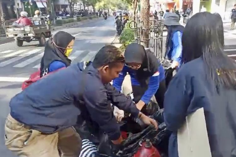 Pedagang Teras Malioboro I Gropyokan Sampah Malioboro di Momen HUT RI, Ini Pesan yang Disampaikan