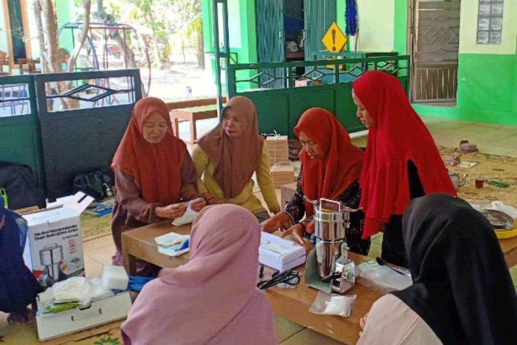 Tim Pengabdi Unriyo Dampingi UMKM Nomporejo Raih Sertifikasi Halal