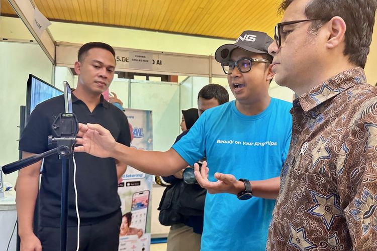 Wamen Nezar Patria Jajal AI Pincare Buatan Anak Negeri, Revolusi Bisnis Kecantikan Scan Wajah untuk Perawatan Kulit