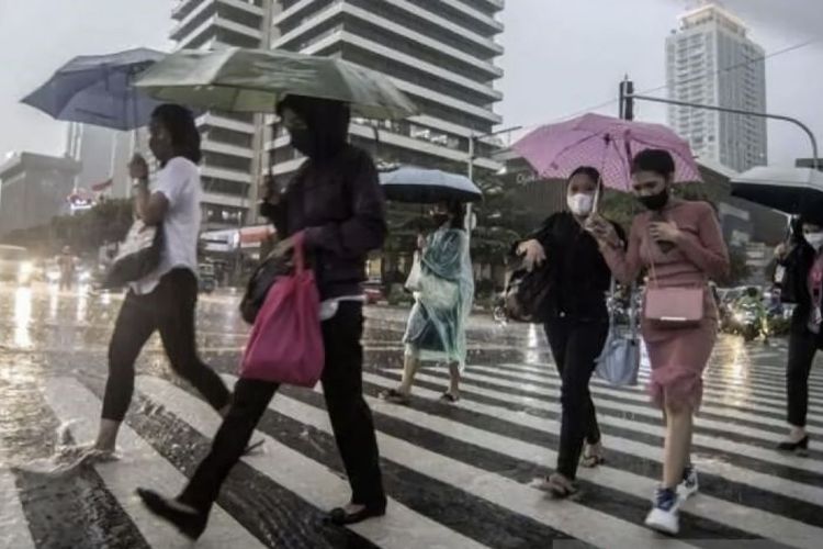 Info BMKG, Mayoritas Kota Besar Indonesia Diguyur Hujan RinganBerpetir Hari Ini