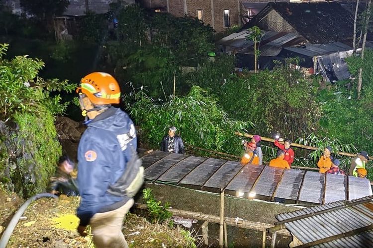 Hujan Lebat Sebabkan Longsor di Ngadirejo