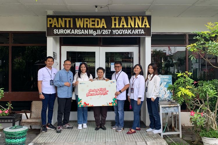 Berbagi Kasih, BRI Salurkan Bantuan Sembako ke Lima Lembaga Sosial di Yogyakarta