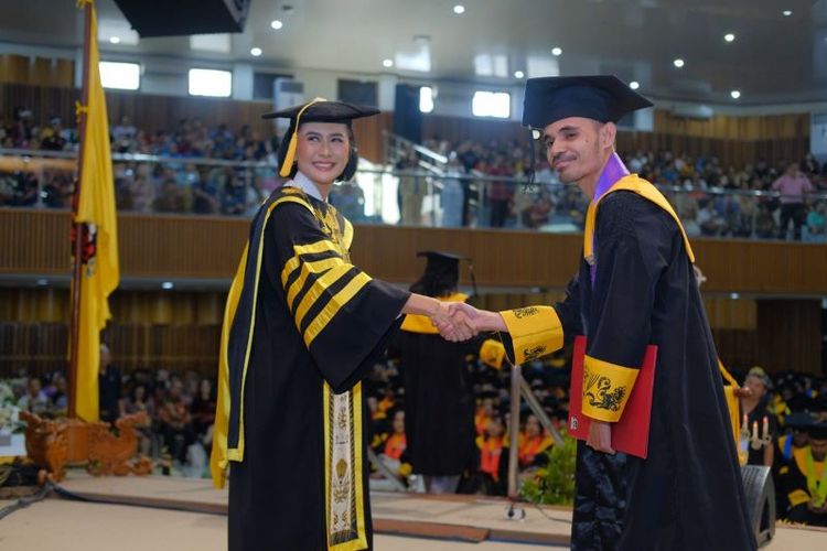 Bertepatan HUT Salatuga 1.275, Rektor UKSW wisuda 602 mahasiswa, jadi creative minority yang embanggakan