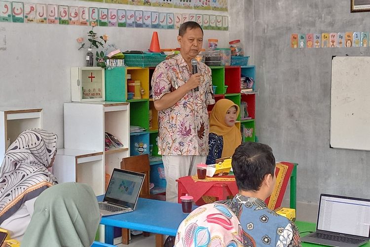 Tim PkM FIP UNY Latih Guru TK di Kalasan Pendekatan Deep Learning