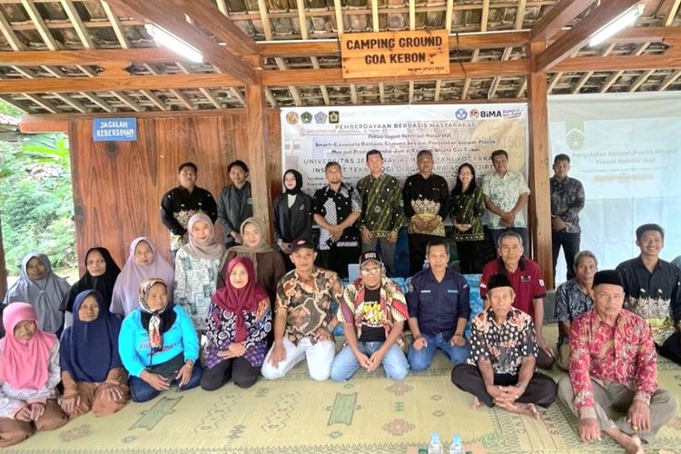 Unjaya dan ITDA Berdayakan Masyarakat Melalui Smart-Eduwisata Goa Kebon, Dari Sampah Menjadi Berkah