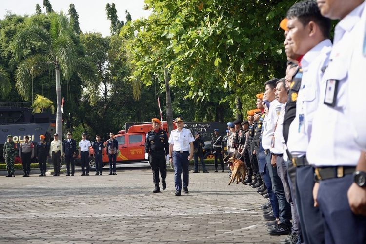 Dirut KAI Pimpin Apel Pasukan di Daop 6, Pastikan Kesiapan Personel Hadapi Liburan Natal Tahun Baru