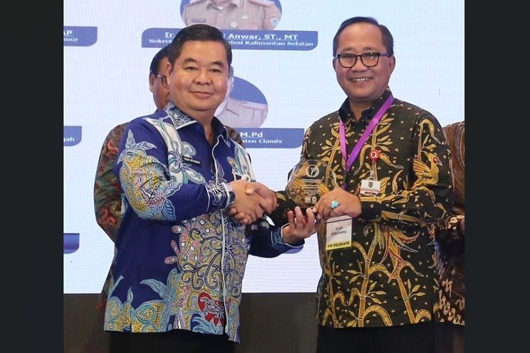 Selamat! Sekda Semarang Iswar Aminuddin Raih Penghargaan ADLGA Tingkat Nasional