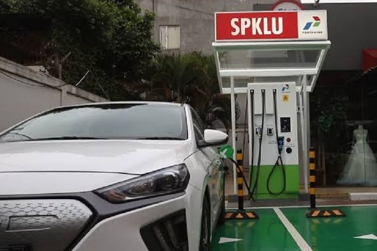 Kementerian ESDM Tetapkan Biaya Pengisian Baterai Kendaraan Listrik di SPKLU