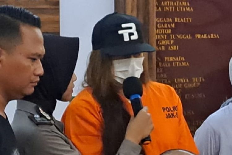 Ditangkap Polisi Gegara Narkoba, Model Karenina Anderson Minta Maaf Kepada Keluarga dan Masyarakat