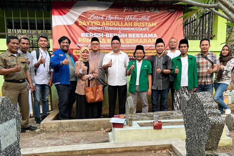 Ziarah Ke Makam Mbah Bustam, Sekda Iswar Aminuddin: Jangan Lupakan Perjuangannya!