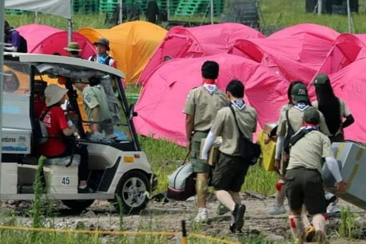 Para peserta jambore pramuka di kota buan korea  meninggalkan lokasi acara