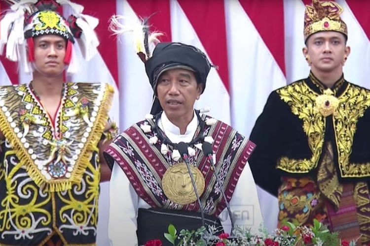 Presiden Jokowi Berbaju Adat Tanimbar Maluku saat Pidato Kenegaraan, Ungkap Peluang Indonesia di 2045