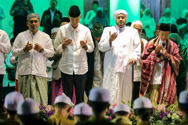 Ganjar dan Gus Yasin Pamit Diantarkan Lantunan Selawat di Mumbai Van Java Brebes