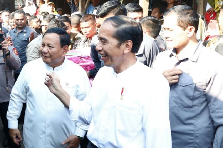 Jokowi dan Prabowo Blusukan di Pasar Grogolan Pekalongan, Disambut Antusias Warga