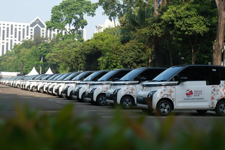 Ratusan Mobil Listrik Wuling Air ev Siap Layani Para Delegasi KTT Ke-43 ASEAN di Jakarta