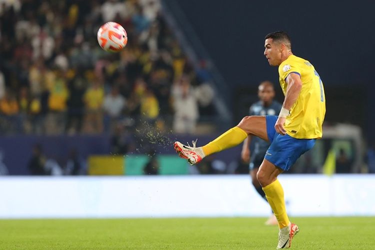 Al Nassr Selisih 1 Poin dari Al Hilal Usai Libas Al Okhdood 3-0, Ronaldo Cetak Brace