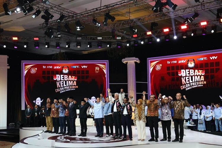 Momen Prabowo Sampaikan Permohonan Maaf Pada Paslon 1 dan 3 Pada Sesi Pernyataan Pamungkas Debat Capres Terakhir