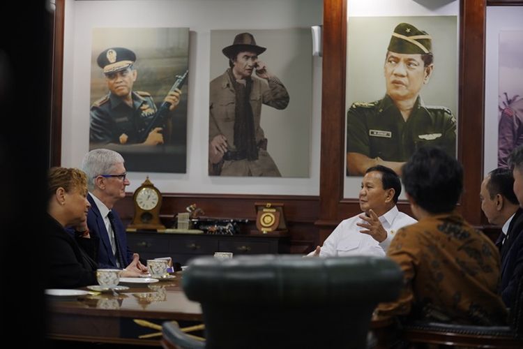 CEO Apple Tim Cook Kunjungi Prabowo Subianto di Kantor Kemenhan RI Usai Kirim Surat