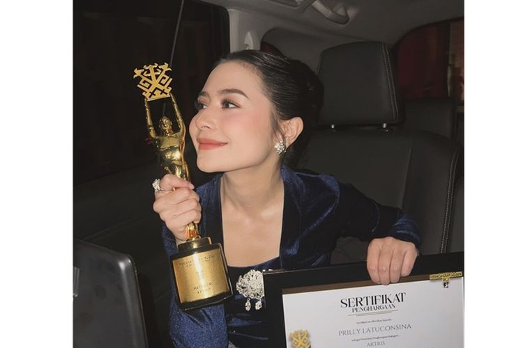 Prilly Latuconsina Menang Penghargaan IKJ Awards, Tambah Koleksi Piala di Ajang Perfilman Nasional