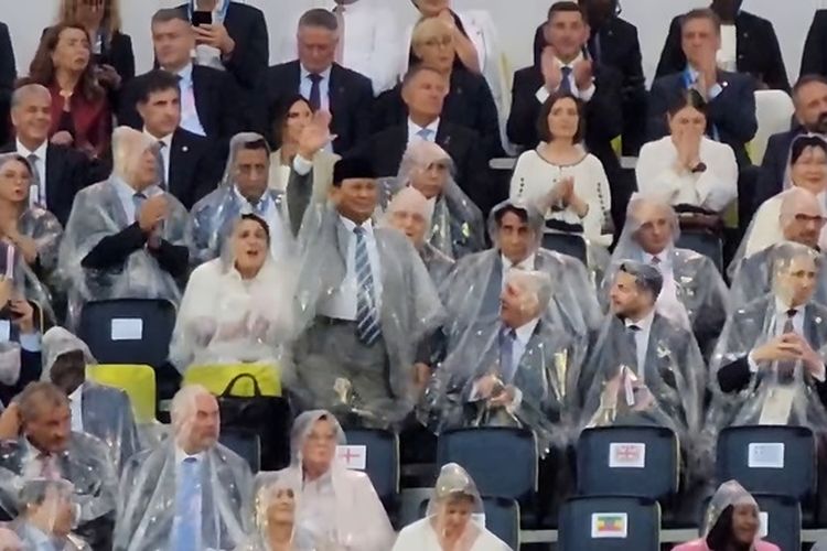 Prabowo Subianto Hadiri Opening Ceremony Olimpiade Paris 2024, Semangat Kontingen Indonesia Dengan Lambaikan Tangan