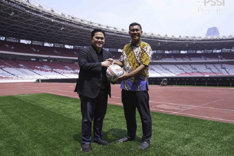 Erick Thohir Terima Bola Bertandatangan Paus Fransiskus: Ini Bola Berkah, Bakal Disimpan PSSI