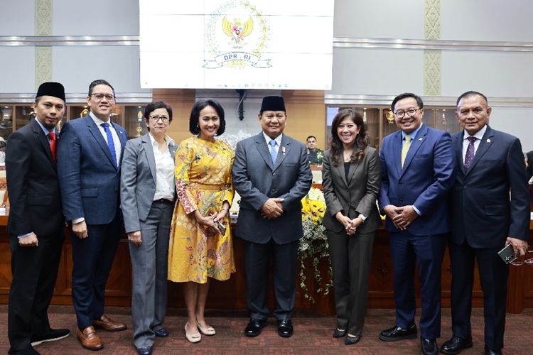 Rapat Terakhir Bersama  Komisi I DPR, Prabowo Pamit dan Mohon Maaf: Tugas Lebih Besar Menunggu Kita