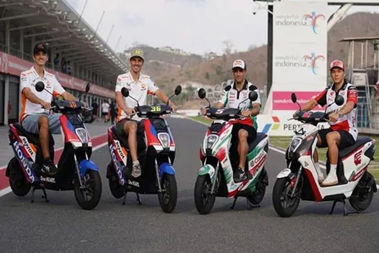 MotoGP Mandalika, Sepeda Motor Listrik Honda EM1 e: dan PCX160 Duet Dukung Repsol Honda Team